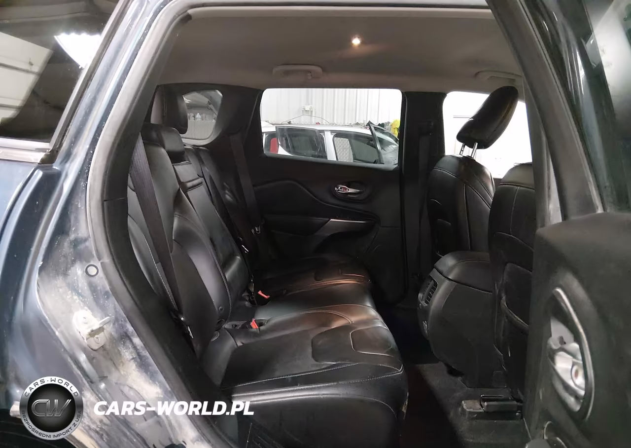 2019 Jeep Cherokee Latitude Plus 4X4 VIN:1C4PJMLX2KD361804 - 8