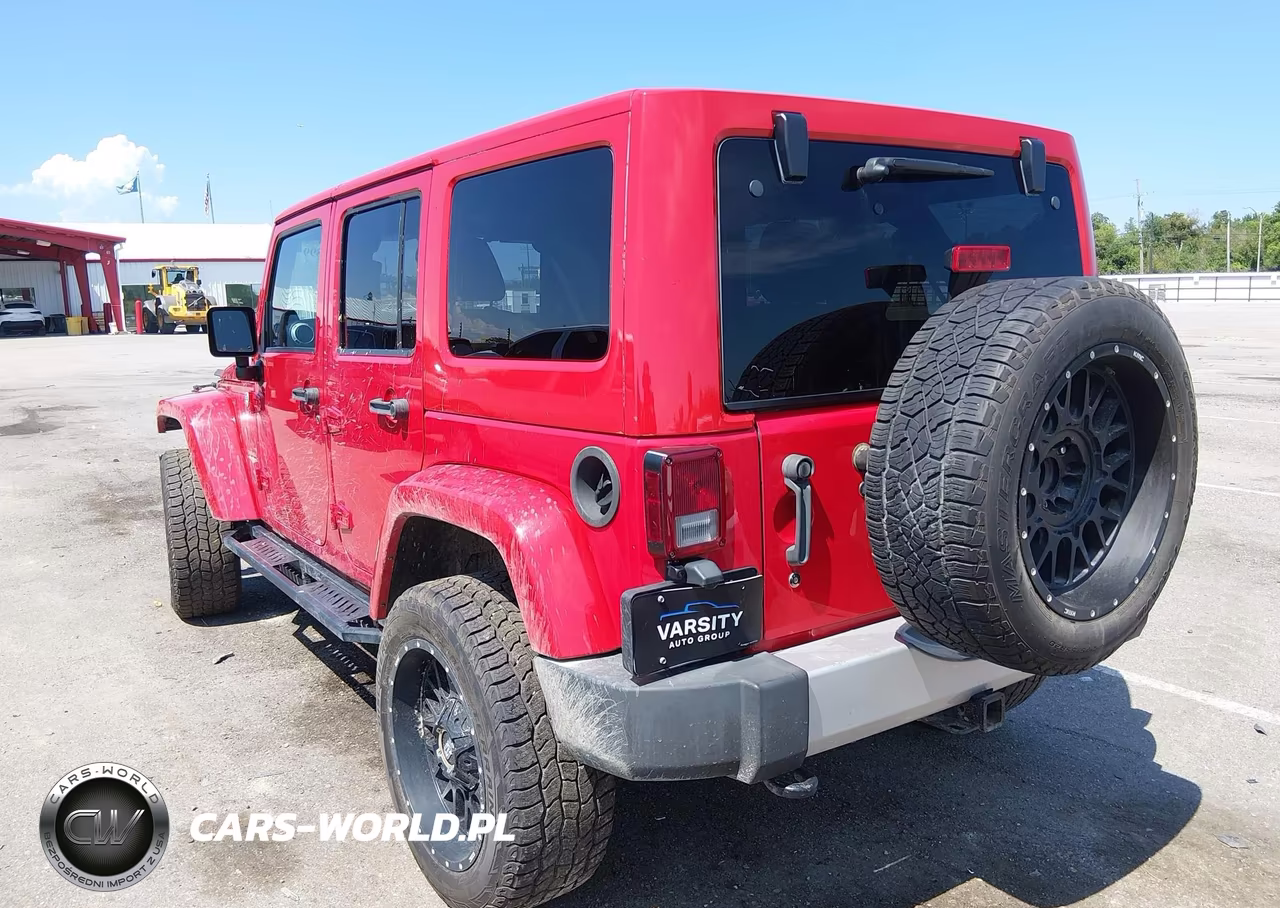 2014 Jeep Wrangler Unlimited Sahara VIN:1C4BJWEG7EL112105 - 3