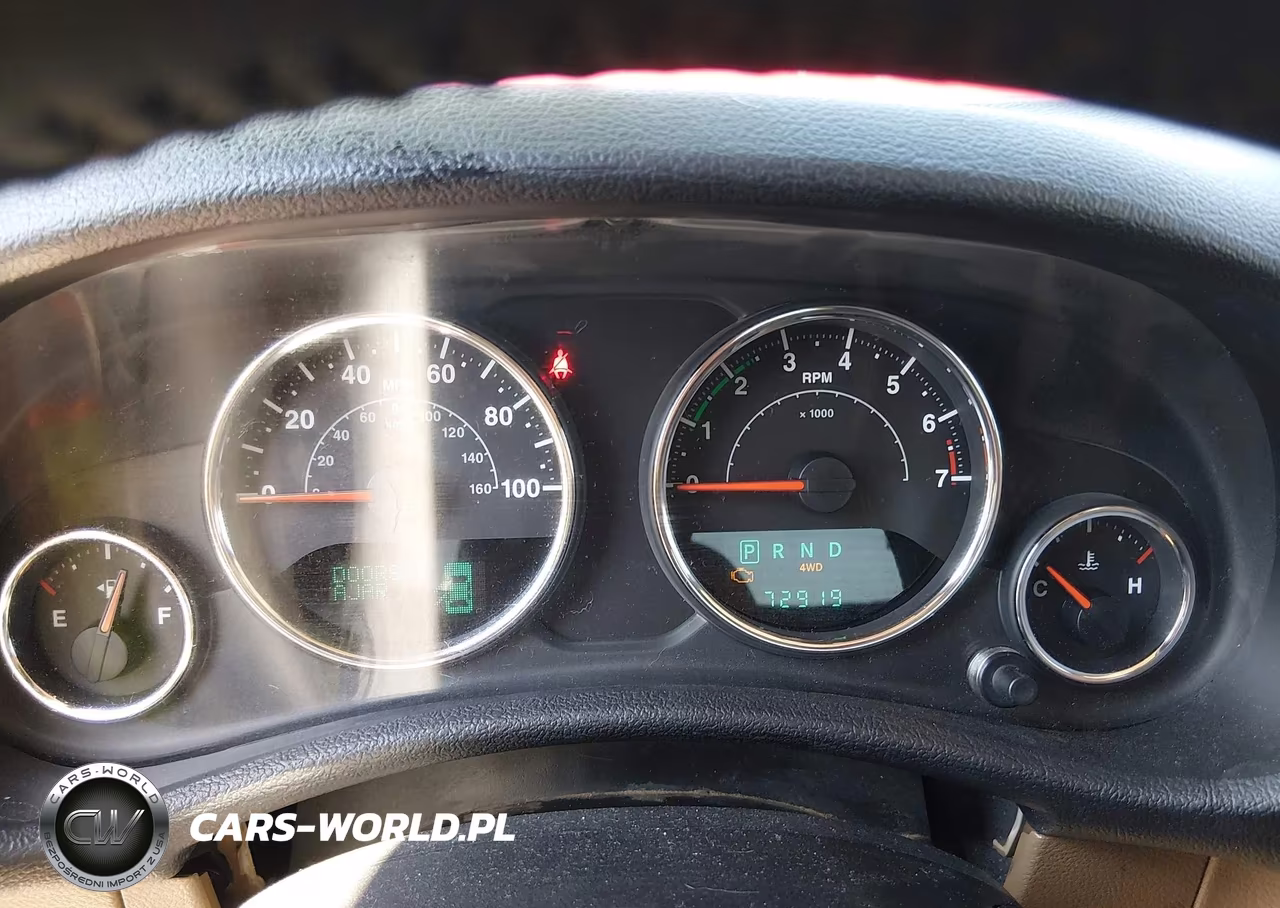 2014 Jeep Wrangler Unlimited Sahara VIN:1C4BJWEG7EL112105 - 7