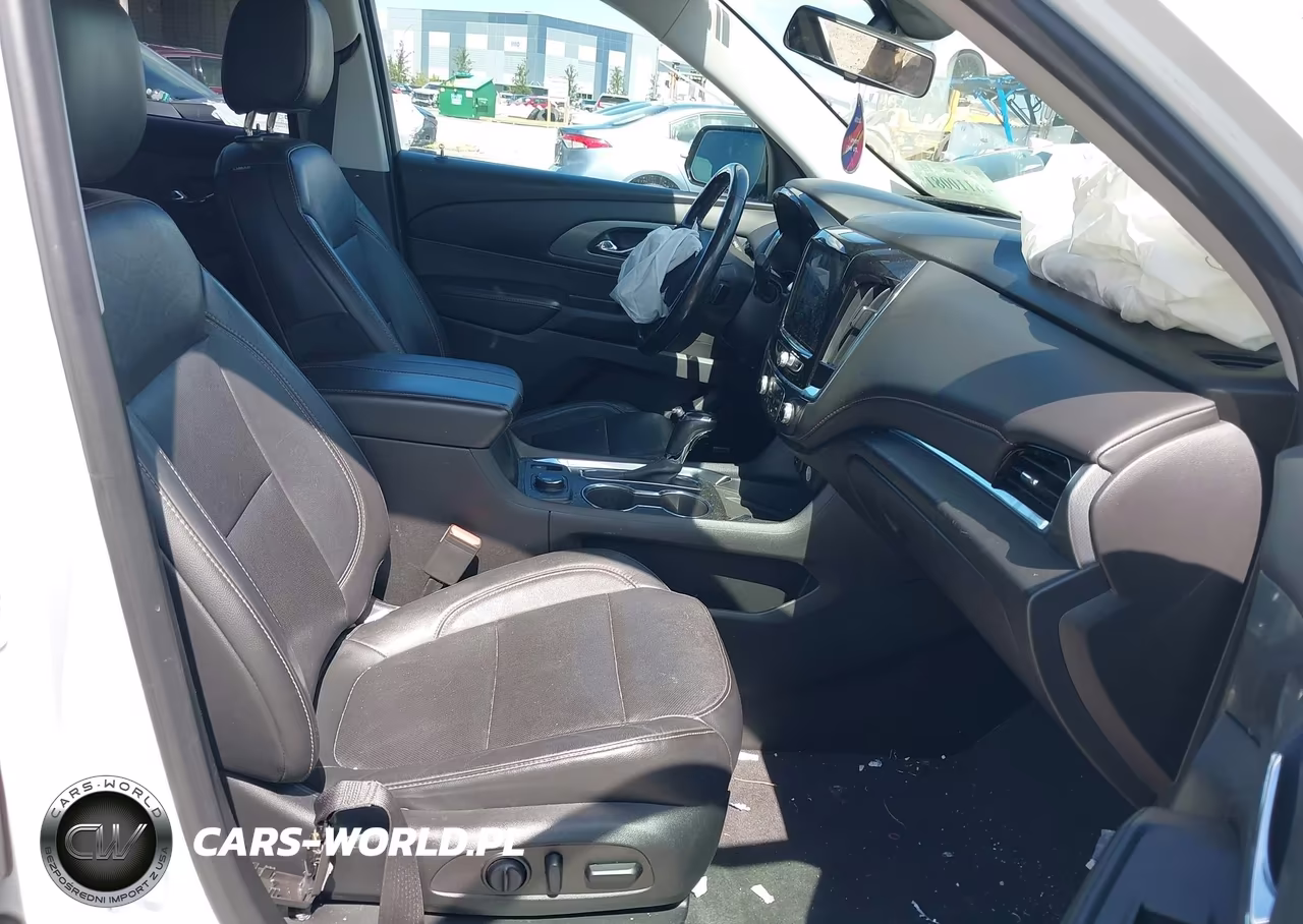2019 Chevrolet Traverse Premier VIN:1GNERKKW3KJ195945 - 5