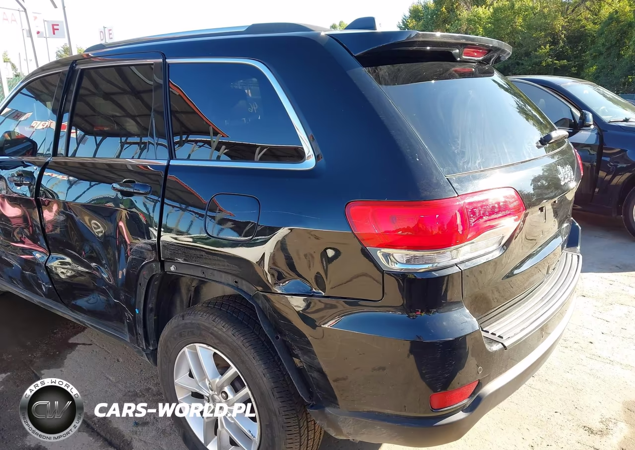 2017 Jeep Grand Cherokee Laredo 4X2 VIN:1C4RJEAG3HC717483 - 18