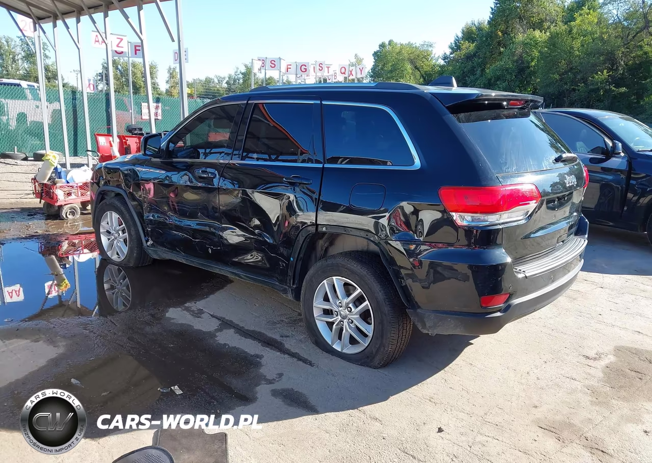 2017 Jeep Grand Cherokee Laredo 4X2 VIN:1C4RJEAG3HC717483 - 3