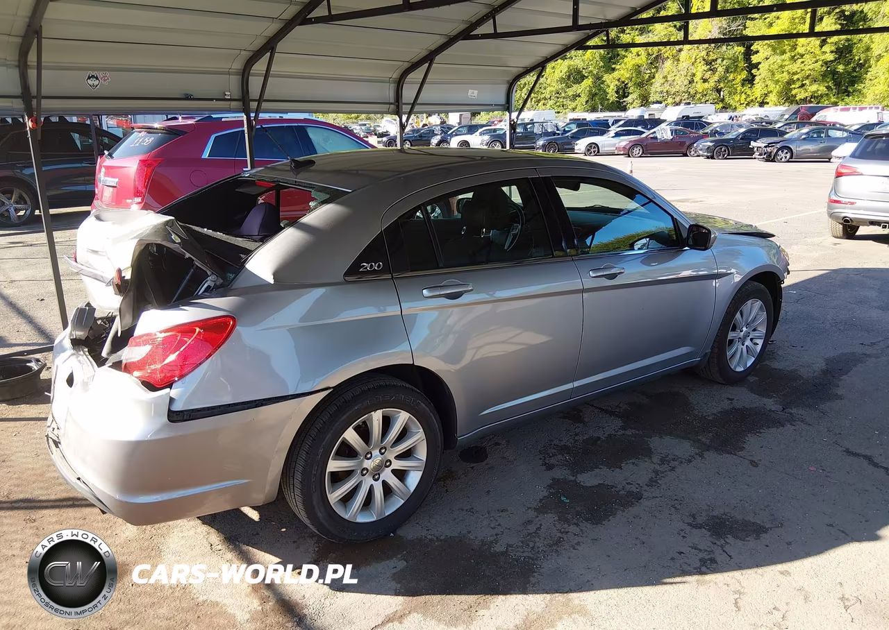 2013 Chrysler 200 Touring VIN:1C3CCBBB8DN579623 - 4