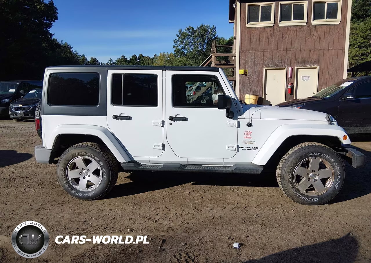 2012 Jeep Wrangler Unlimited Sahara VIN:1C4BJWEG0CL245463 - 13