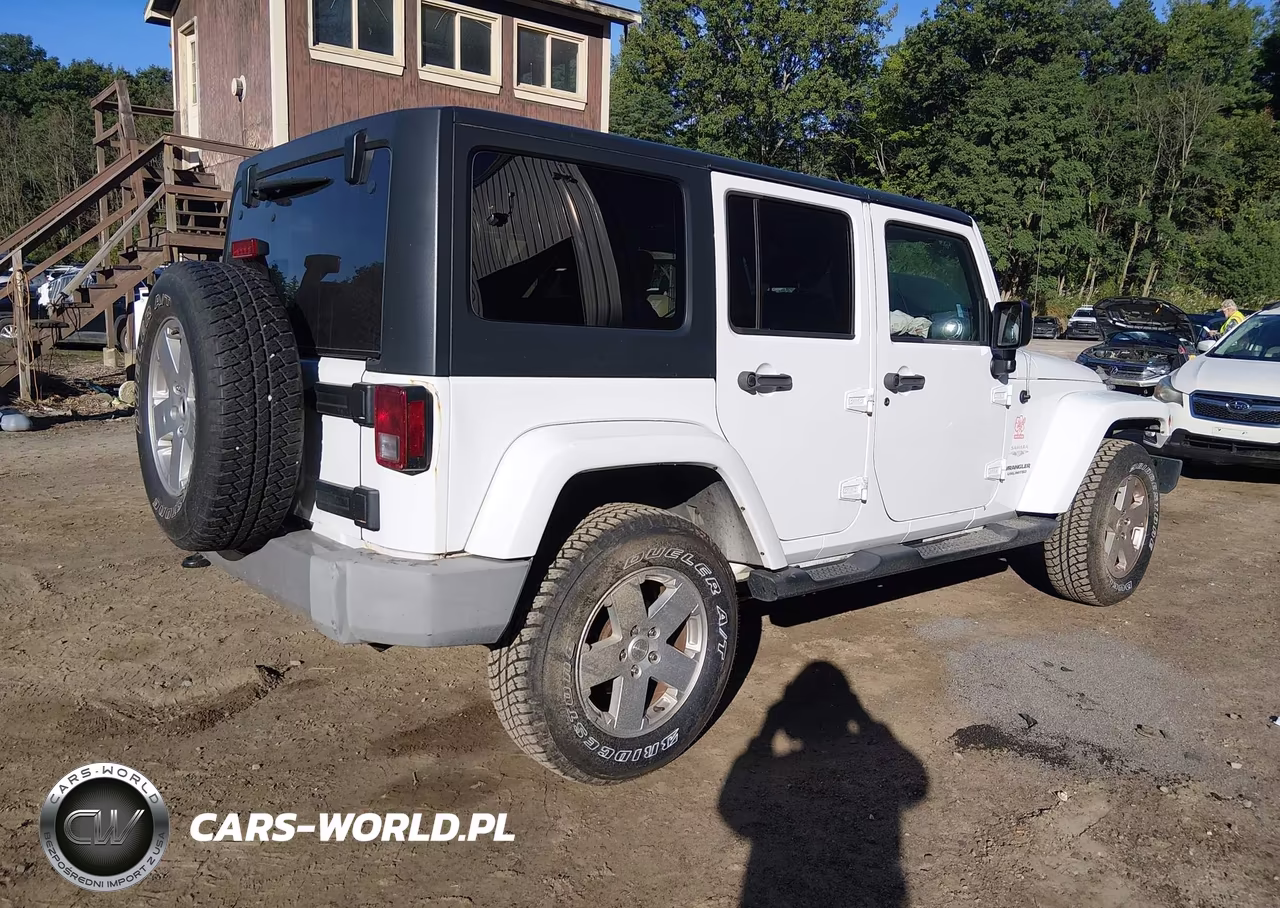 2012 Jeep Wrangler Unlimited Sahara VIN:1C4BJWEG0CL245463 - 4