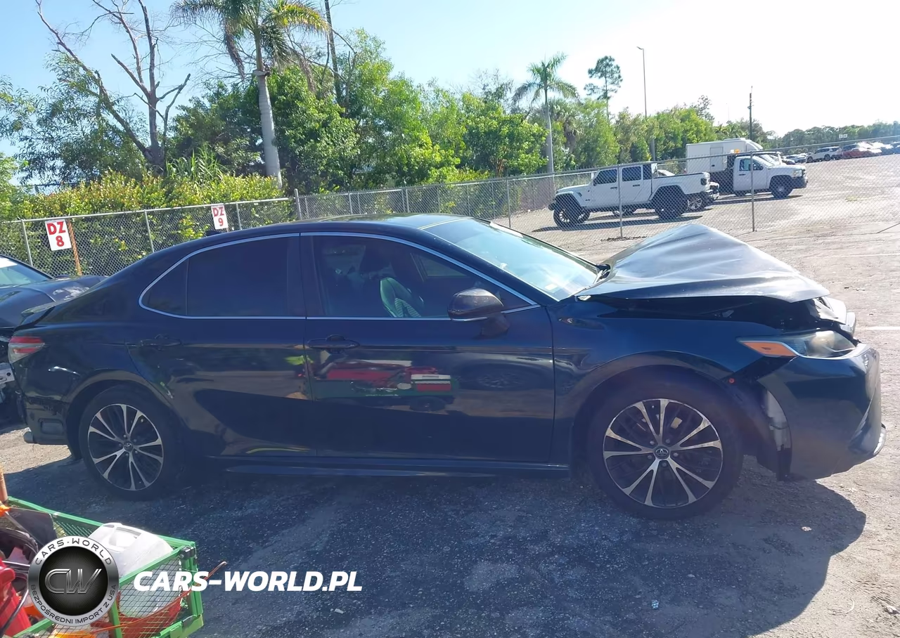 2018 Toyota Camry Se VIN:4T1B11HK9JU646354 - 14