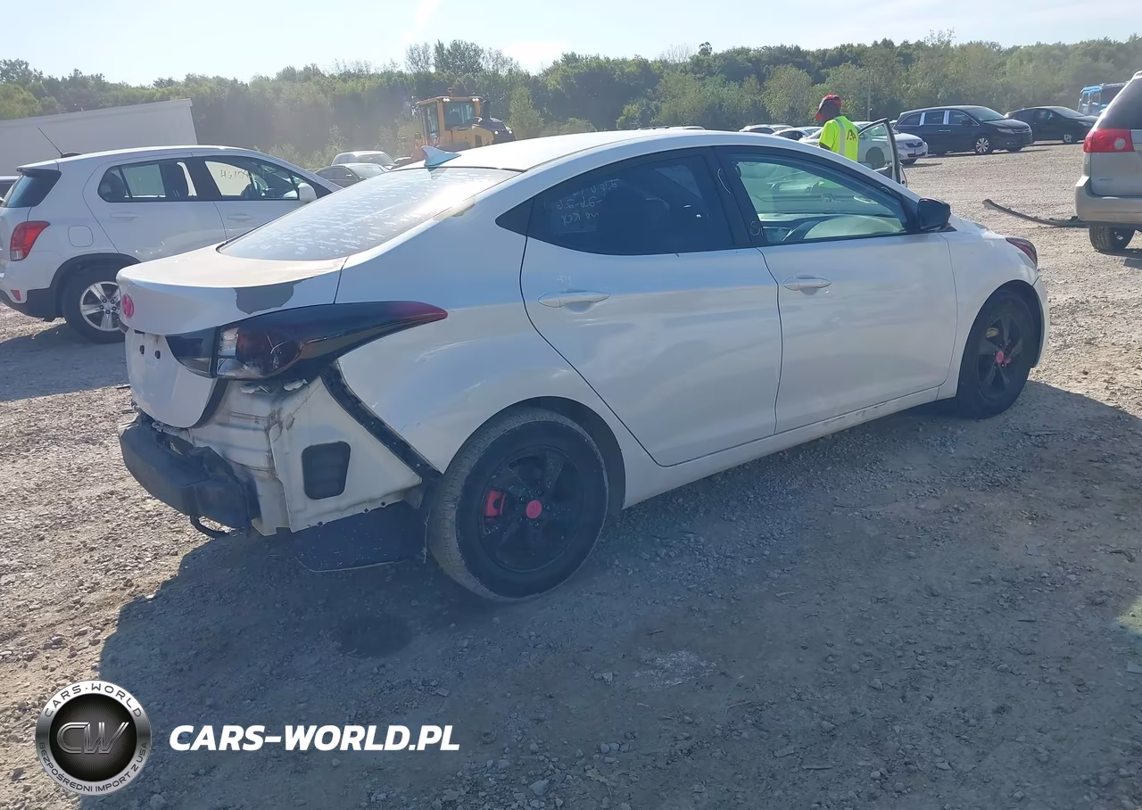 2015 Hyundai Elantra Se VIN:5NPDH4AE8FH581058 - 4
