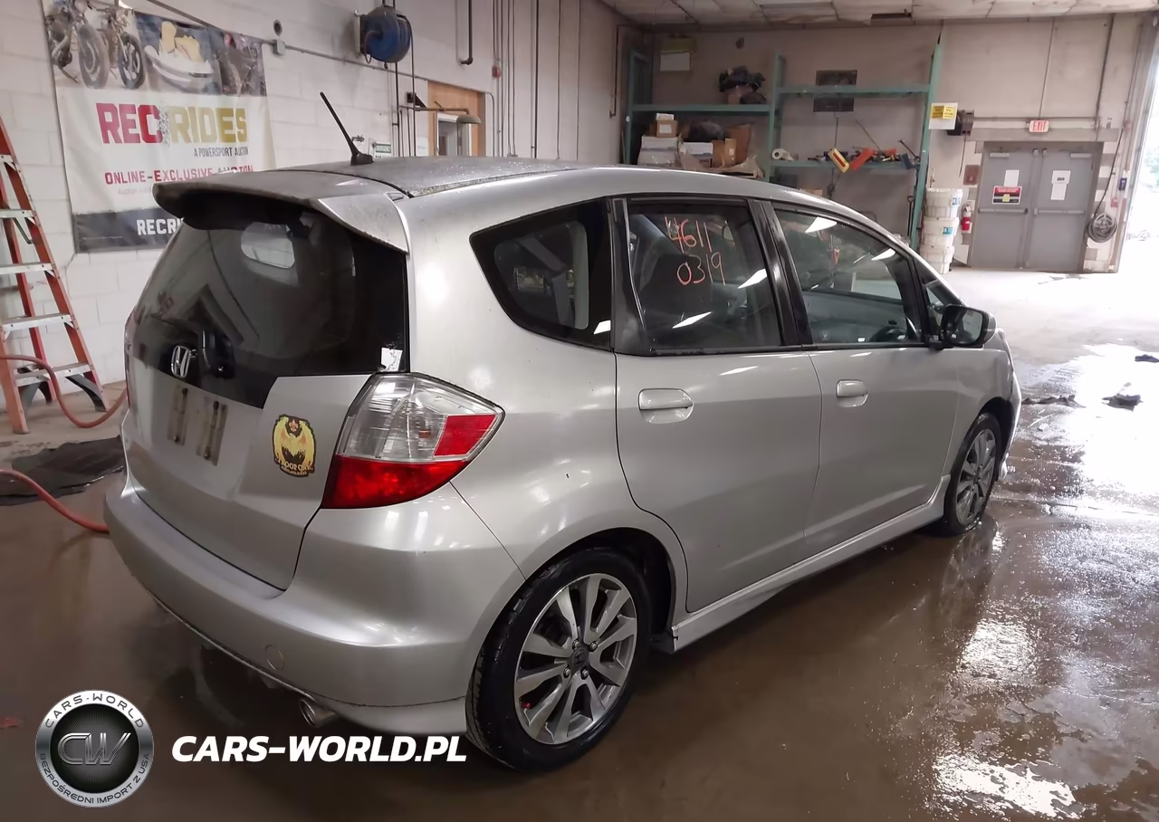 2013 Honda Fit Sport VIN:JHMGE8H5XDC035419 - 4