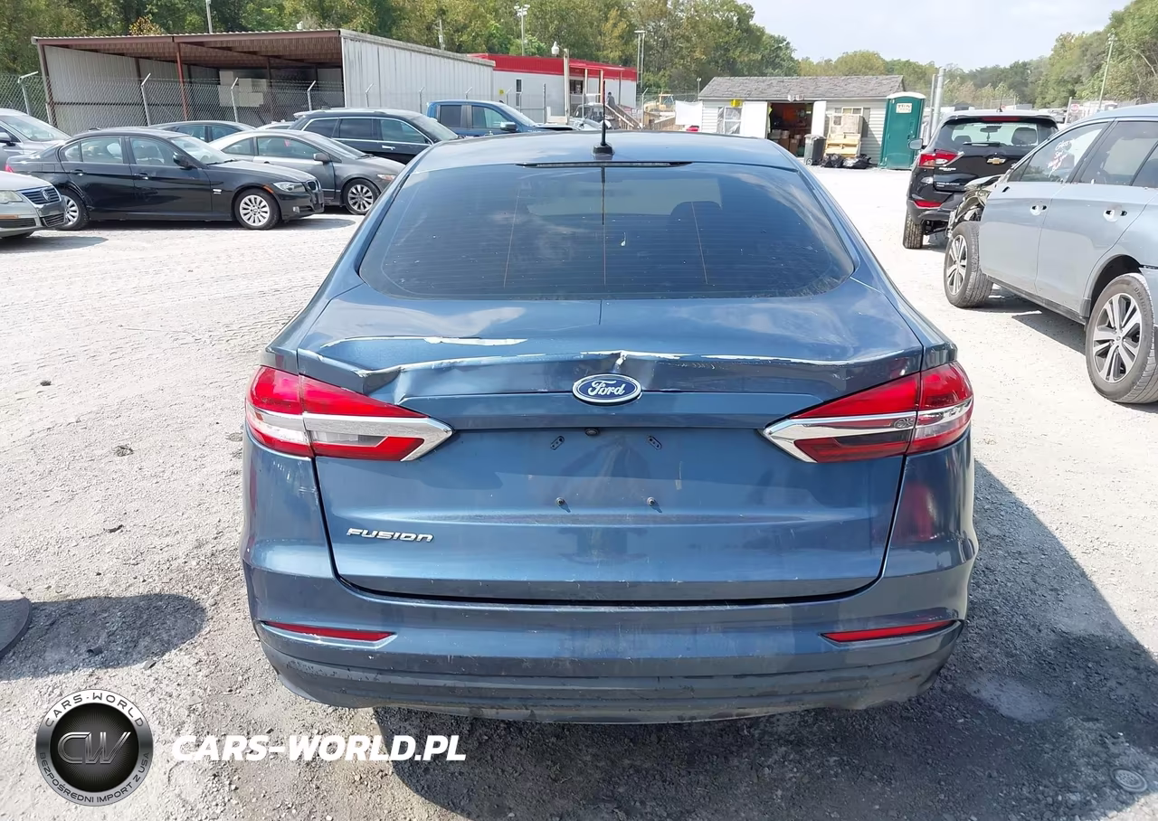 2019 Ford Fusion S VIN:3FA6P0G77KR128897 - 16