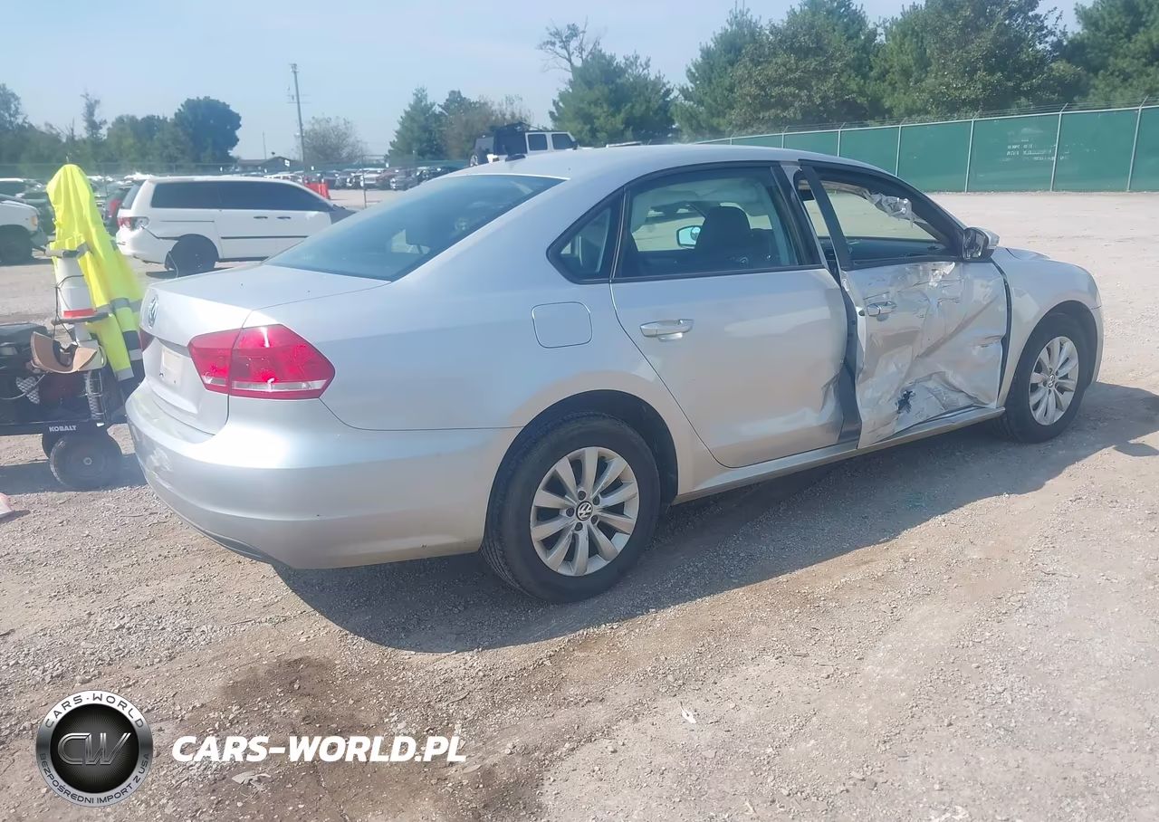 2013 Volkswagen Passat 2.5L S VIN:1VWAP7A33DC086200 - 4
