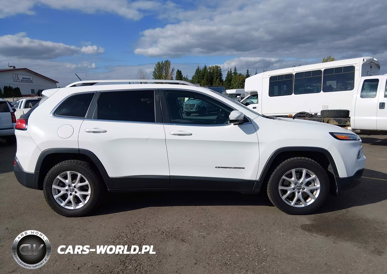 2018 Jeep Cherokee Latitude 4X4 VIN:1C4PJMCB9JD528582 - 13