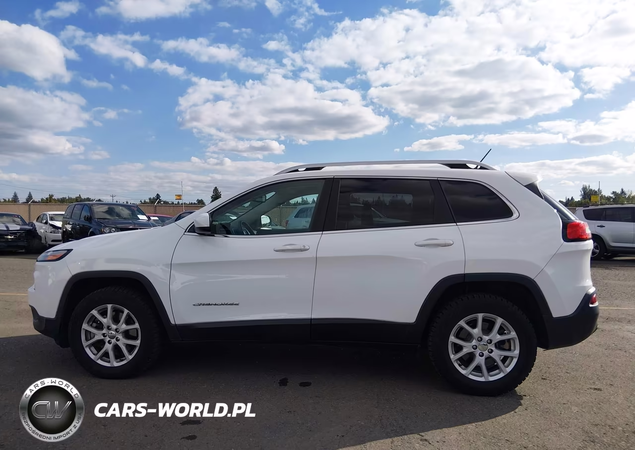 2018 Jeep Cherokee Latitude 4X4 VIN:1C4PJMCB9JD528582 - 14