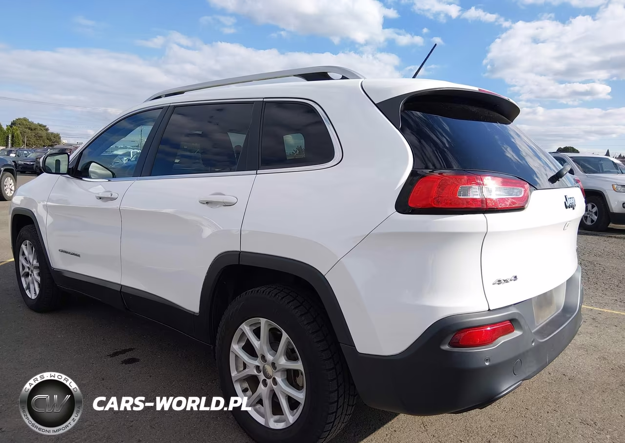 2018 Jeep Cherokee Latitude 4X4 VIN:1C4PJMCB9JD528582 - 3