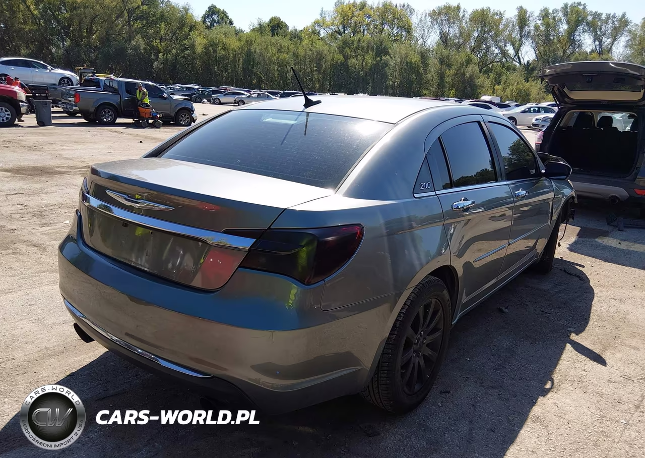 2013 Chrysler 200 Limited VIN:1C3CCBCG2DN607698 - 4