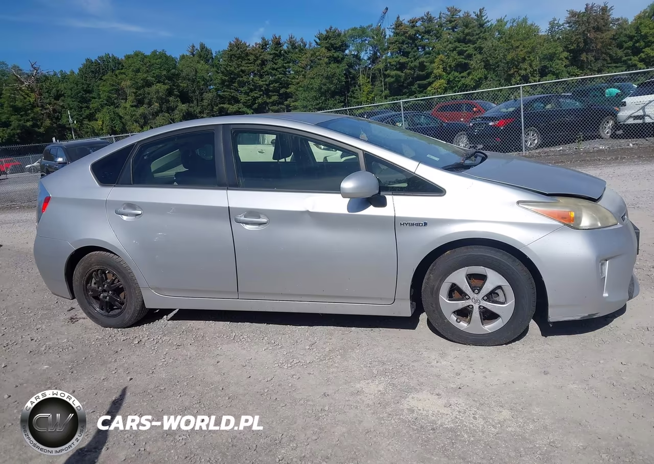 2012 Toyota Prius Three VIN:JTDKN3DUXC5404181 - 13