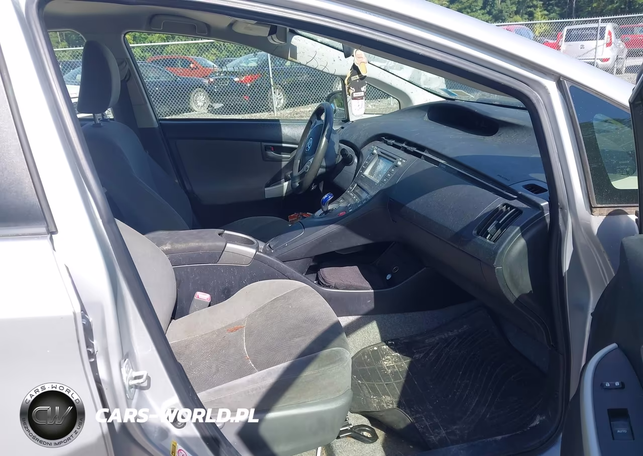 2012 Toyota Prius Three VIN:JTDKN3DUXC5404181 - 5