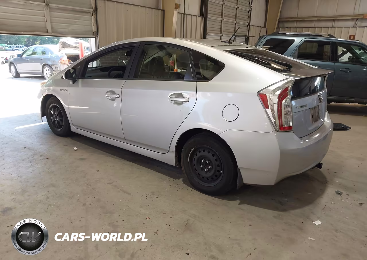 2014 Toyota Prius Three VIN:JTDKN3DU5E1765439 - 3