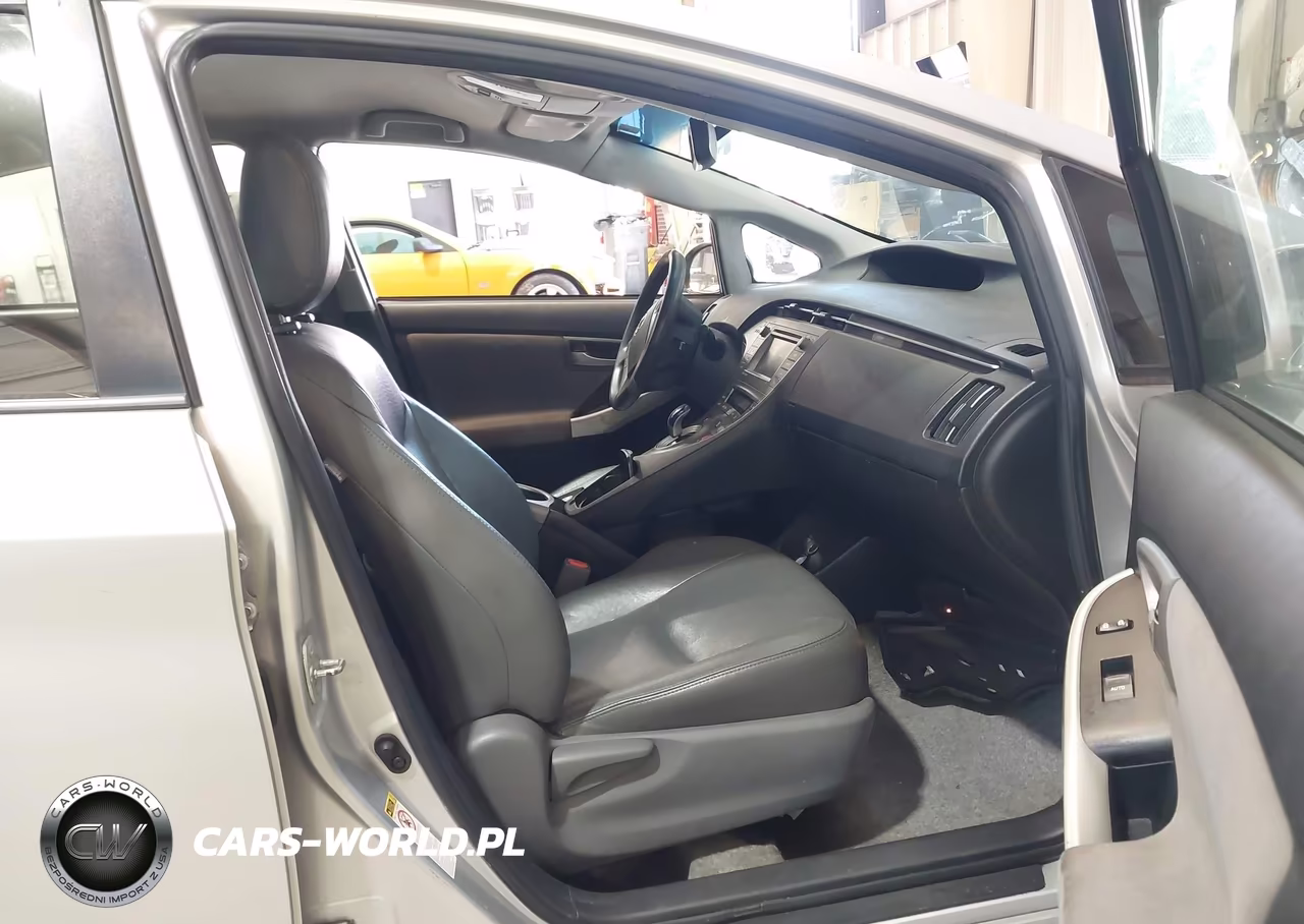 2014 Toyota Prius Three VIN:JTDKN3DU5E1765439 - 5