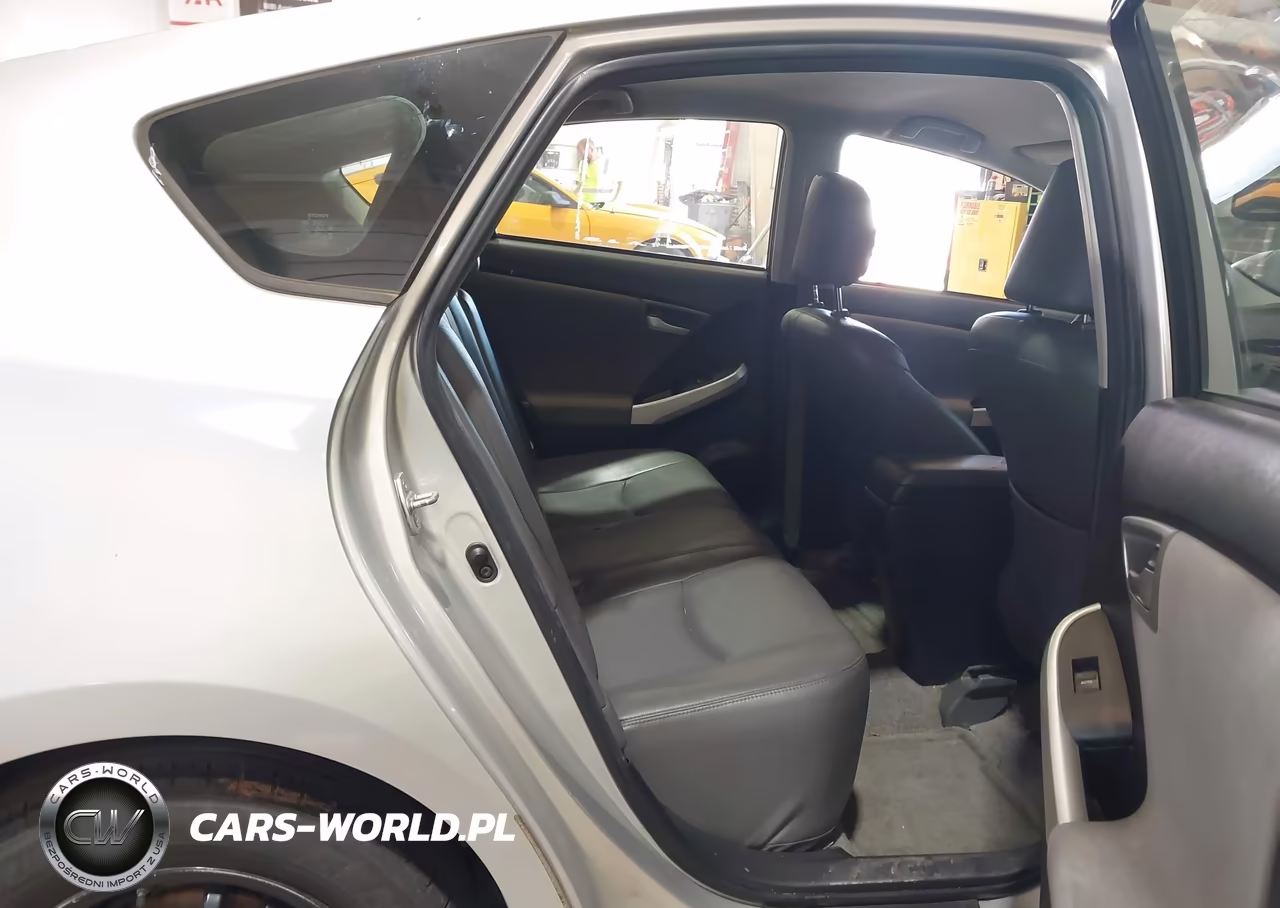 2014 Toyota Prius Three VIN:JTDKN3DU5E1765439 - 8