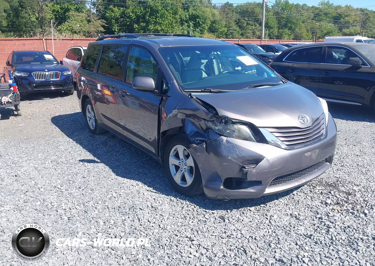 2015 Toyota Sienna Le 8 Passenger