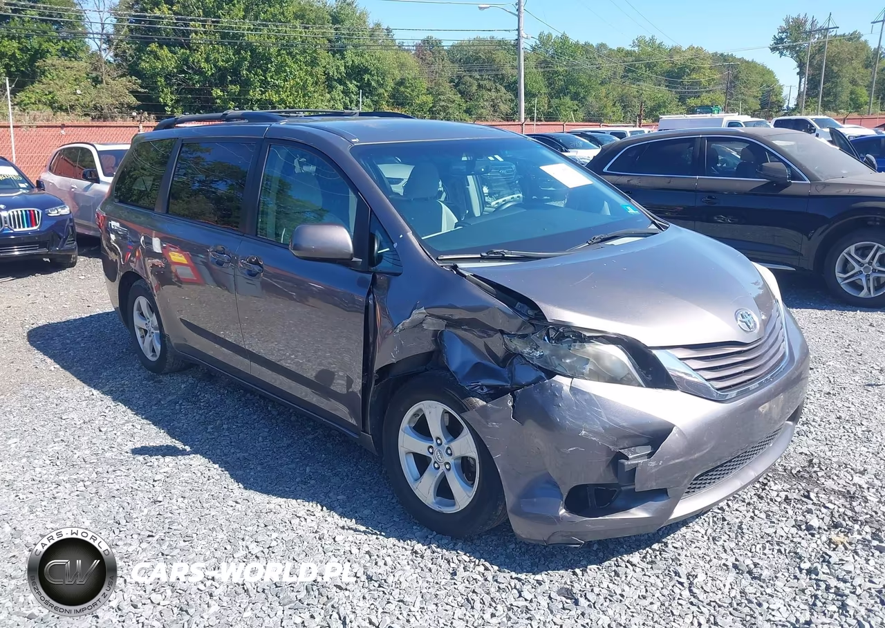 2015 Toyota Sienna Le 8 Passenger VIN:5TDKK3DC2FS534261 - 17