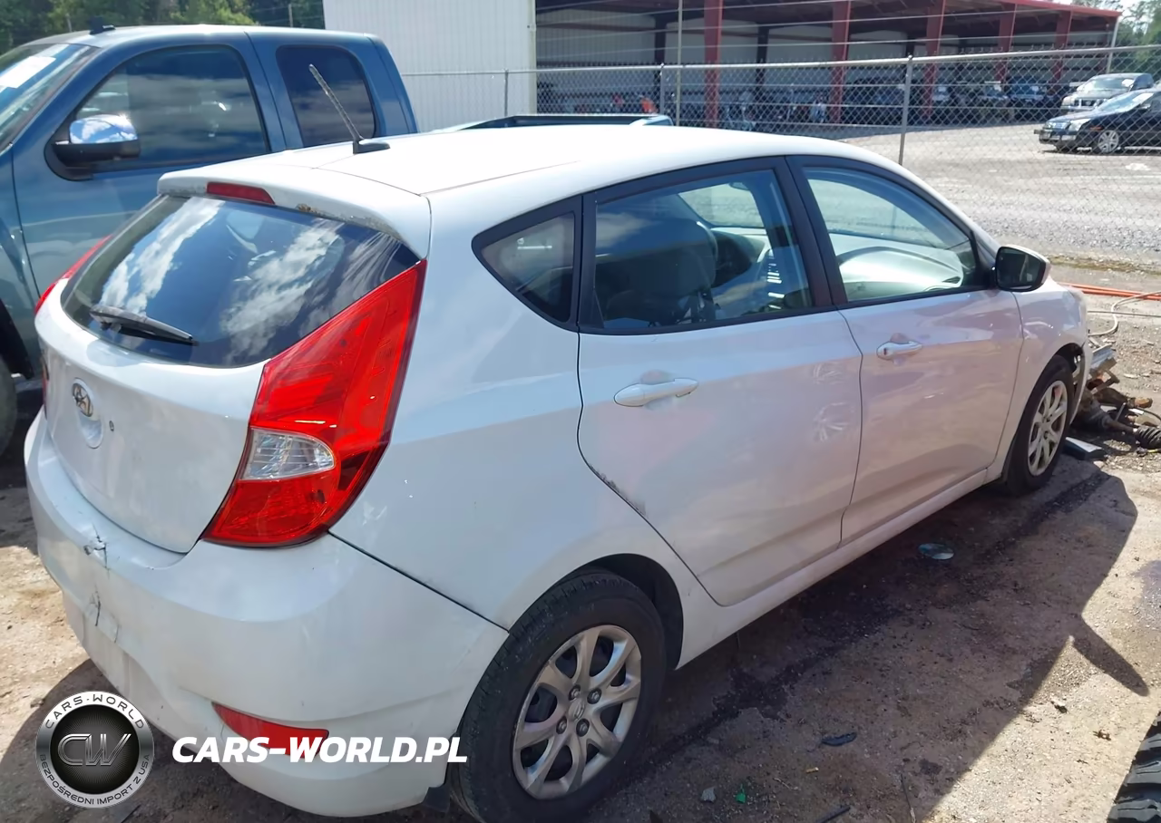 2014 Hyundai Accent Gs VIN:KMHCT5AE4EU180056 - 4