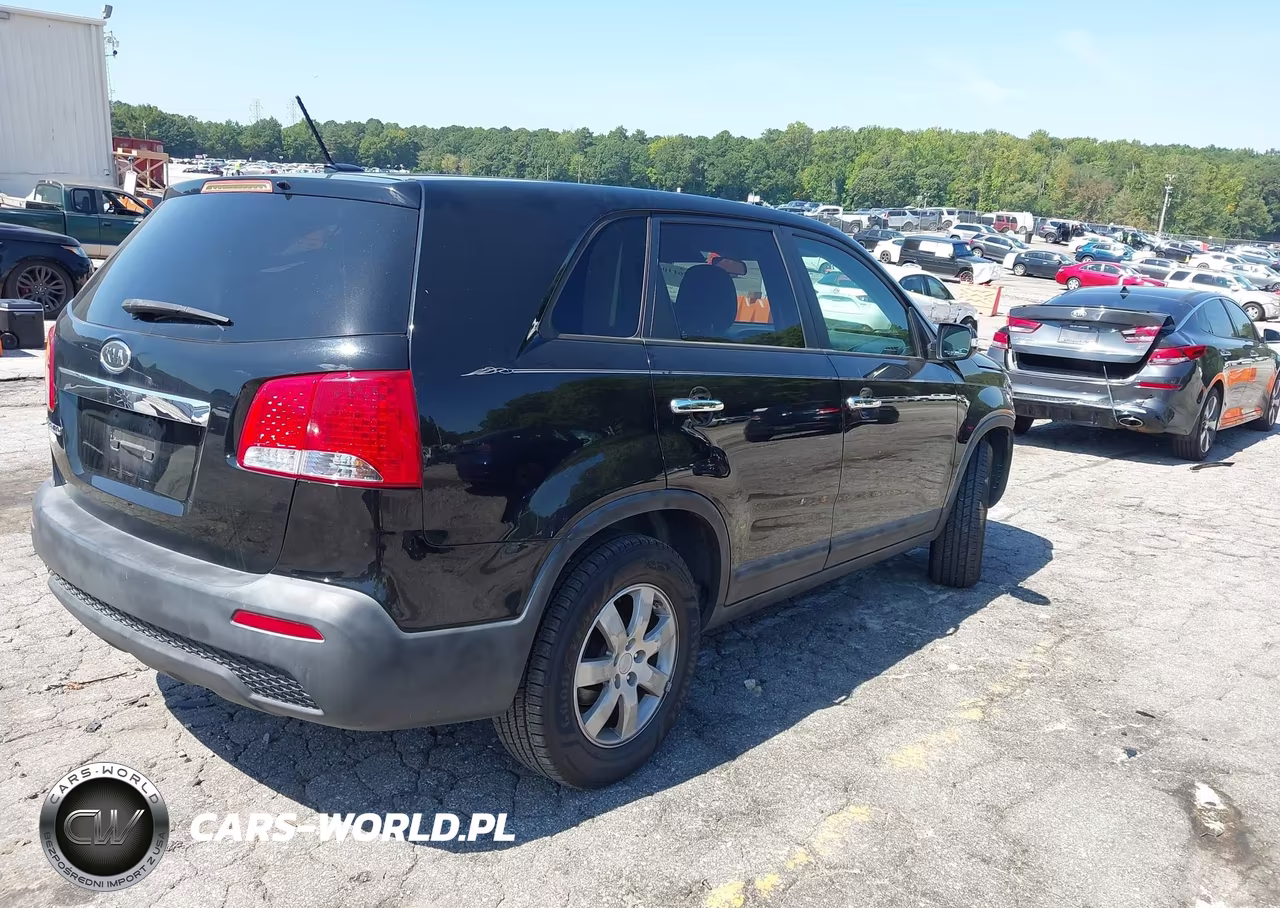 2011 Kia Sorento Lx VIN:5XYKT3A18BG043748 - 4