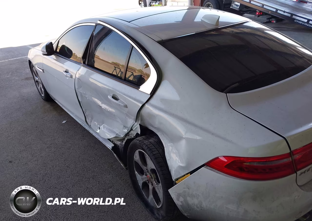 2018 Jaguar Xe VIN:SAJAR4FX8JCP33842 - 14