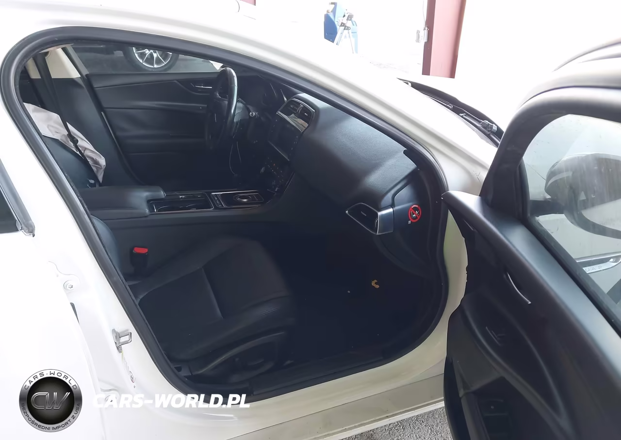 2018 Jaguar Xe VIN:SAJAR4FX8JCP33842 - 5