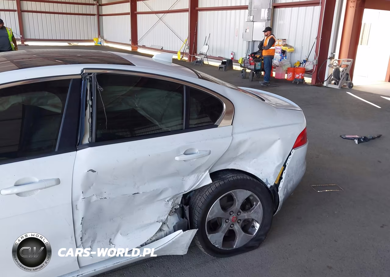 2018 Jaguar Xe VIN:SAJAR4FX8JCP33842 - 6