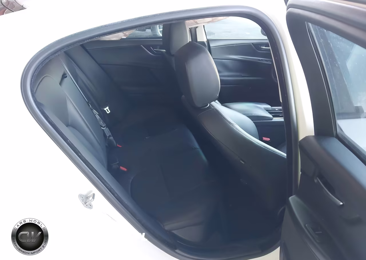 2018 Jaguar Xe VIN:SAJAR4FX8JCP33842 - 8