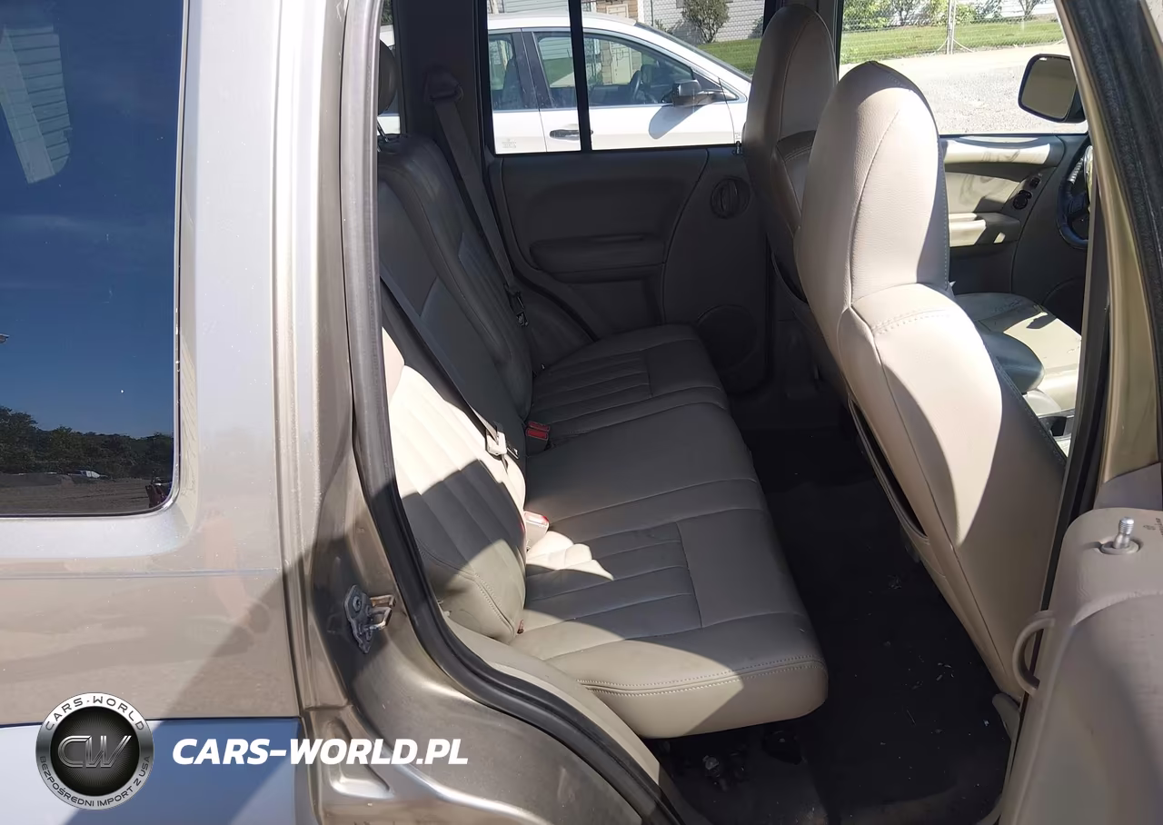 2005 Jeep Liberty Sport VIN:1J4GK48K05W518954 - 8