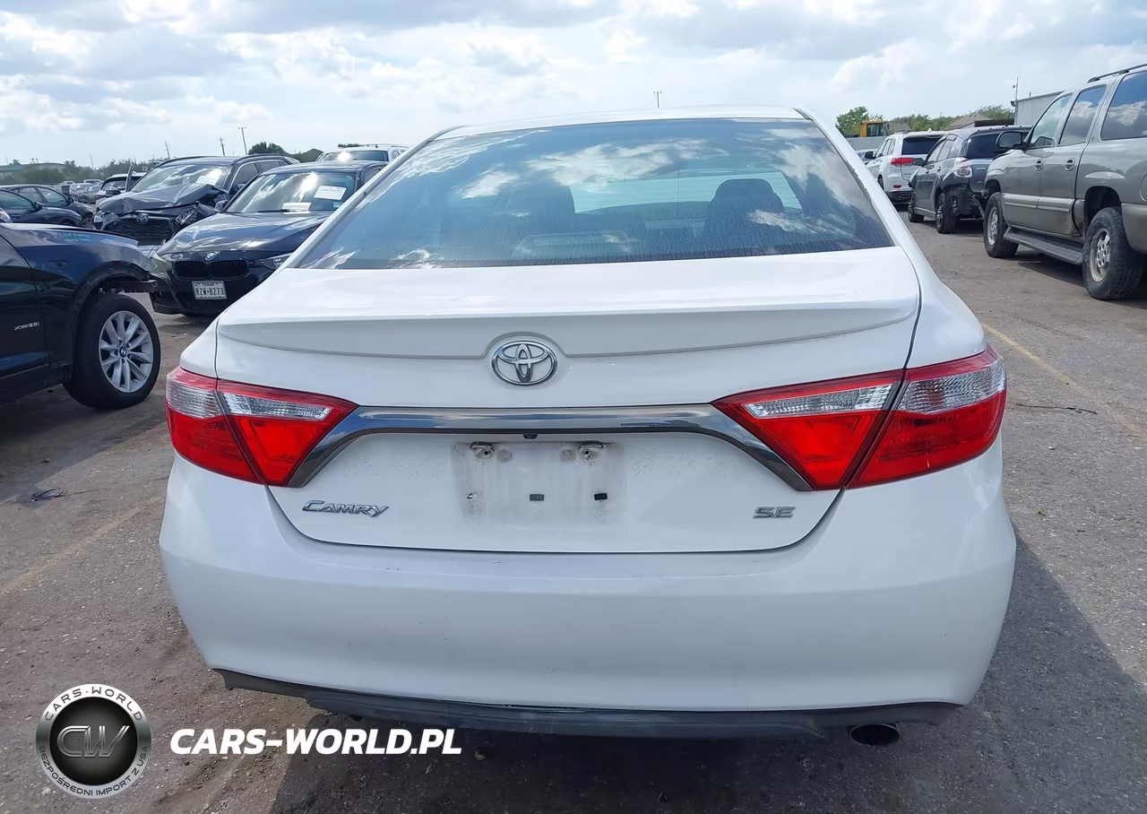 2015 Toyota Camry Se VIN:4T1BF1FKXFU063917 - 16
