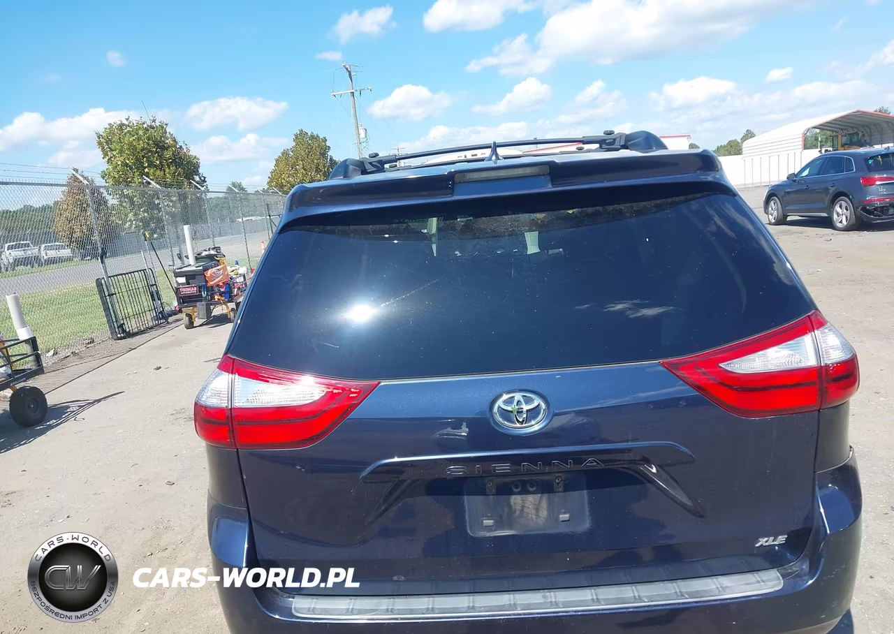 2018 Toyota Sienna Xle 8 Passenger VIN:5TDYZ3DC6JS957939 - 17