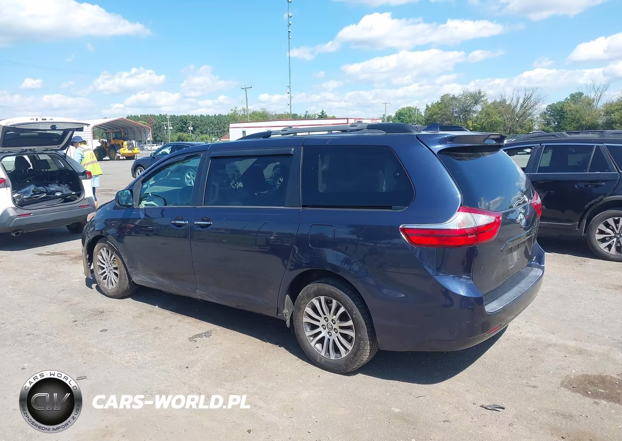 2018 Toyota Sienna Xle 8 Passenger VIN:5TDYZ3DC6JS957939 - 3