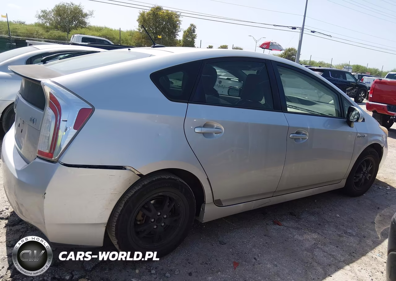 2013 Toyota Prius Three VIN:JTDKN3DU5D5582825 - 13