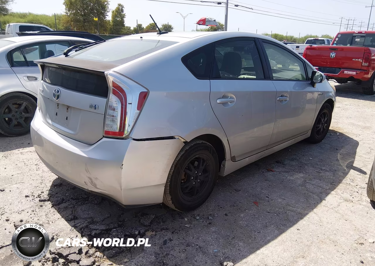 2013 Toyota Prius Three VIN:JTDKN3DU5D5582825 - 4
