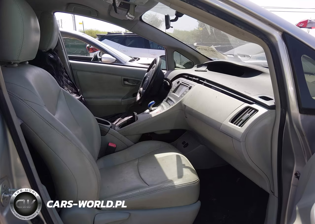 2013 Toyota Prius Three VIN:JTDKN3DU5D5582825 - 5