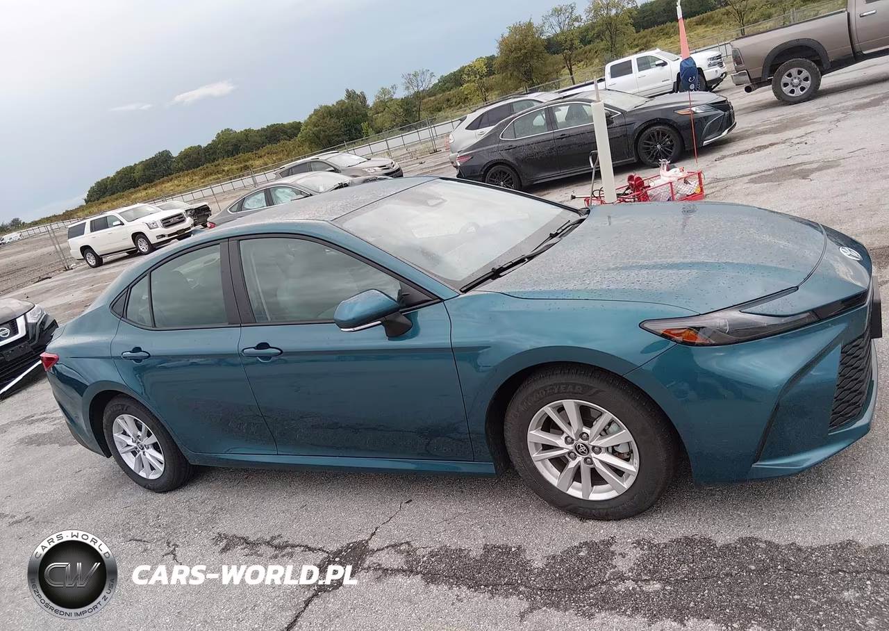 2025 Toyota Camry Le VIN:4T1DAACKXSU167863 - 13