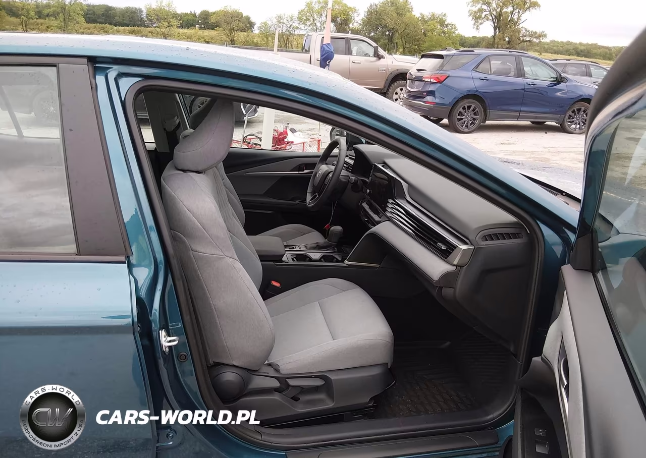 2025 Toyota Camry Le VIN:4T1DAACKXSU167863 - 5