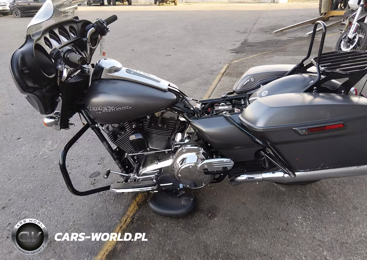 2015 Harley-Davidson Flhx Street Glide VIN:1HD1KBM16FB616892 - 13