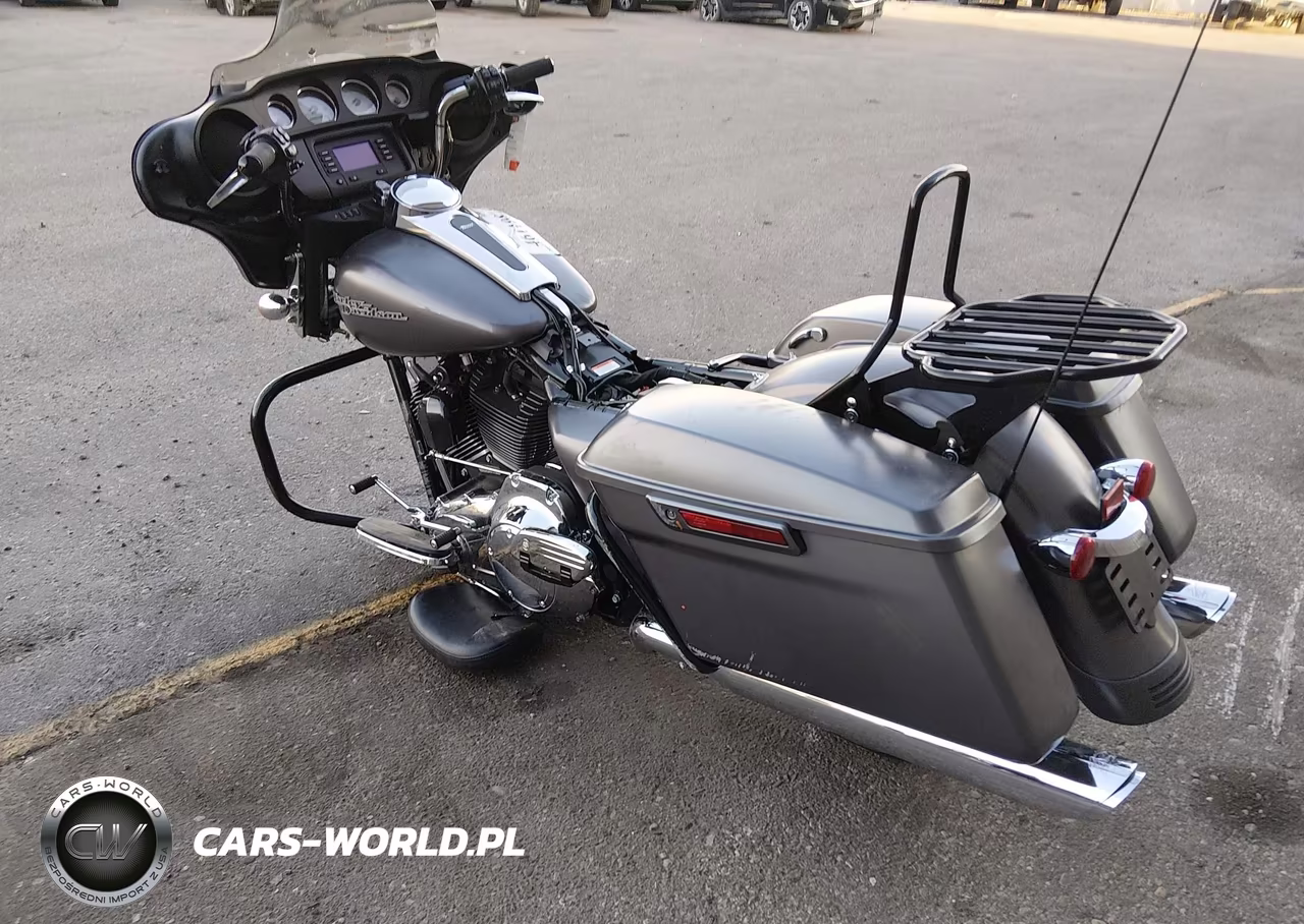 2015 Harley-Davidson Flhx Street Glide VIN:1HD1KBM16FB616892 - 3