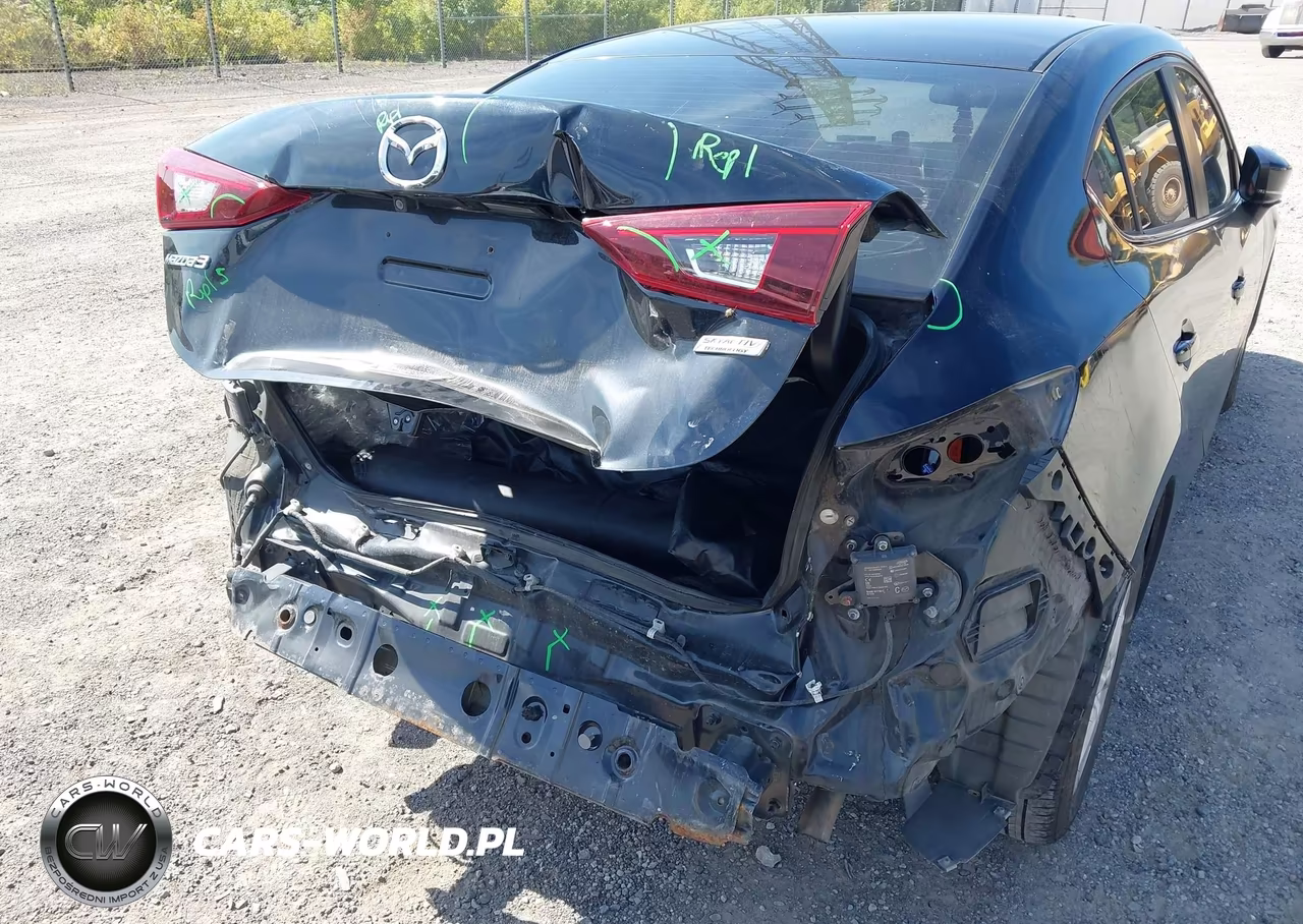 2018 Mazda Mazda3 Sport VIN:3MZBN1U7XJM245214 - 18