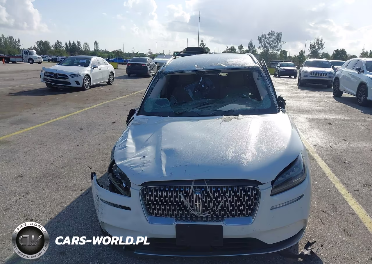 2022 Lincoln Corsair Standard VIN:5LMCJ1C90NUL05307 - 13
