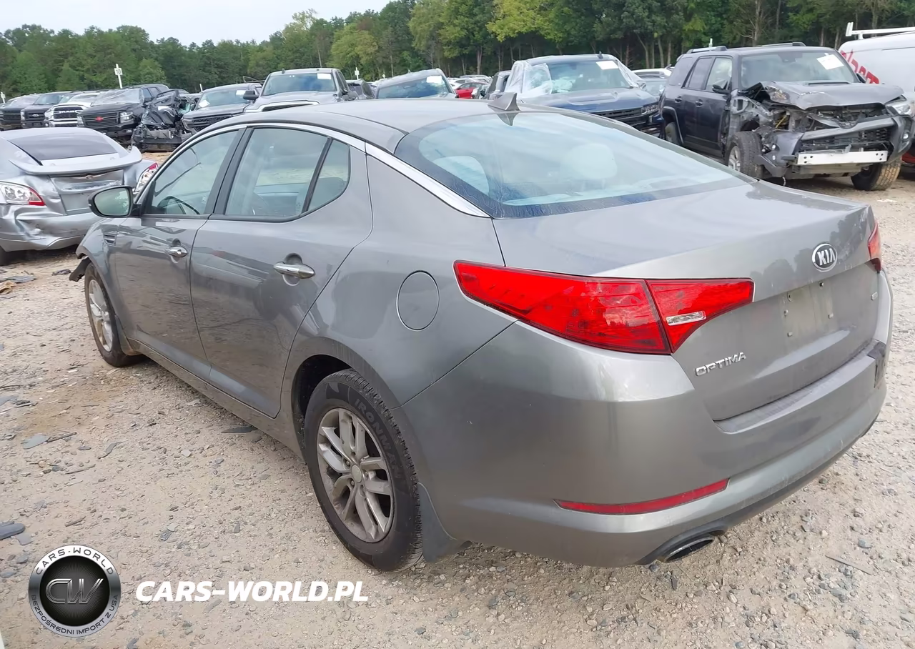 2013 Kia Optima Lx VIN:5XXGM4A74DG123682 - 3