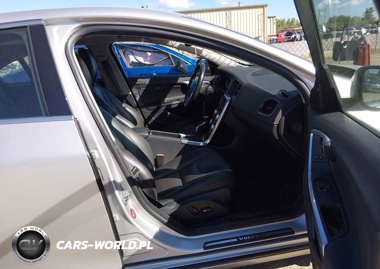 2015 Volvo S60 T5 Platinum VIN:YV140MFM1F1357395 - 5