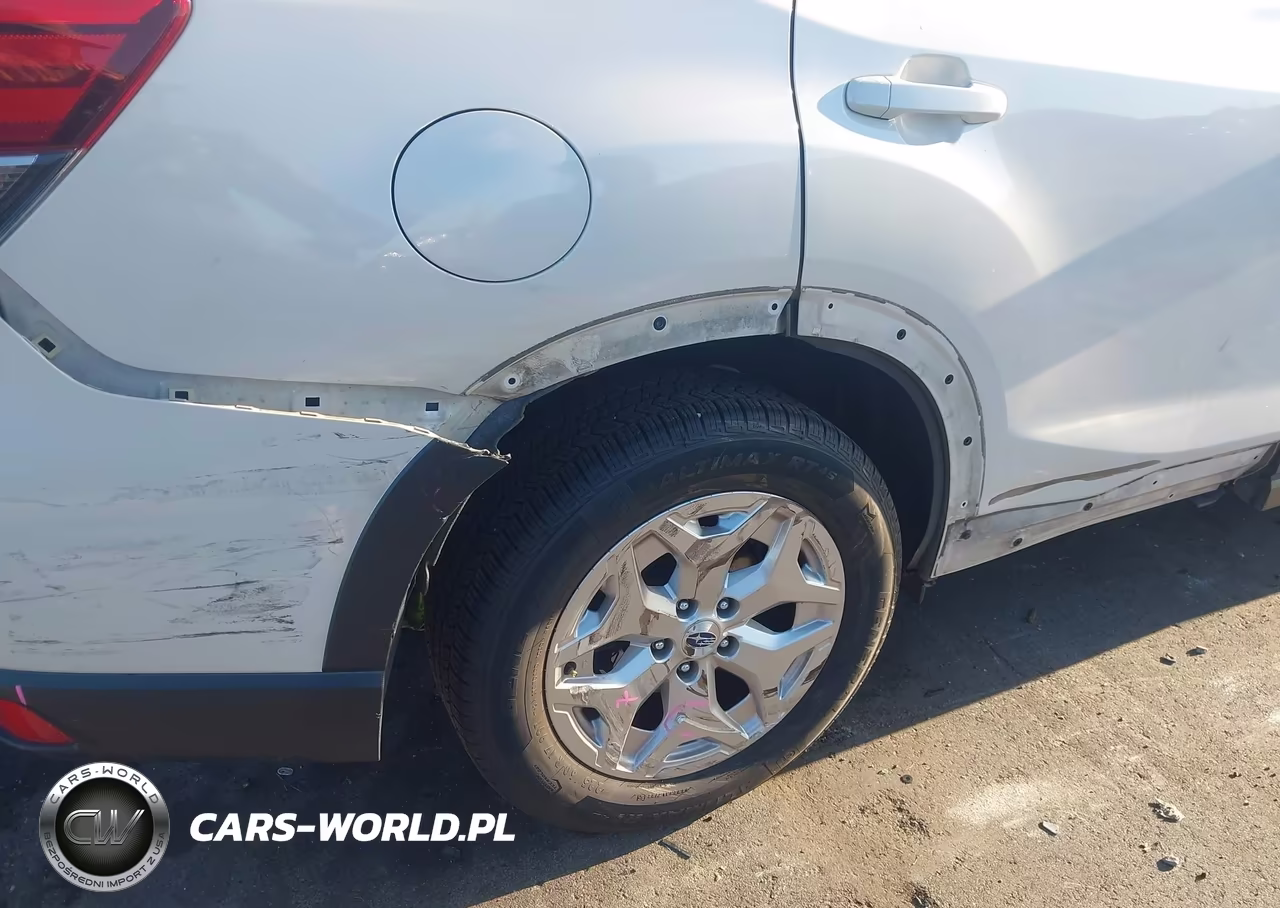 2023 Subaru Forester VIN:JF2SKACCXPH467468 - 18
