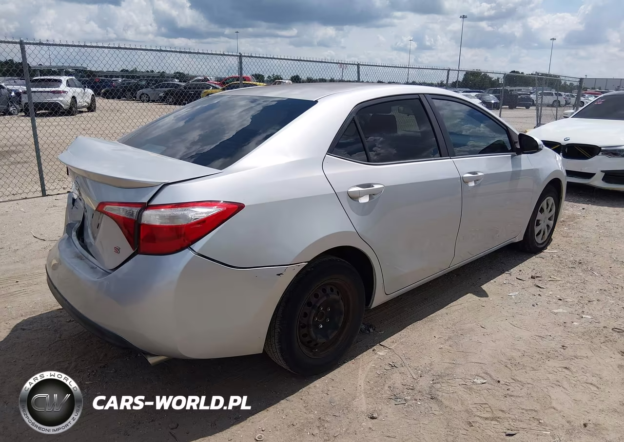 2015 Toyota Corolla S Plus VIN:5YFBURHE0FP216558 - 4