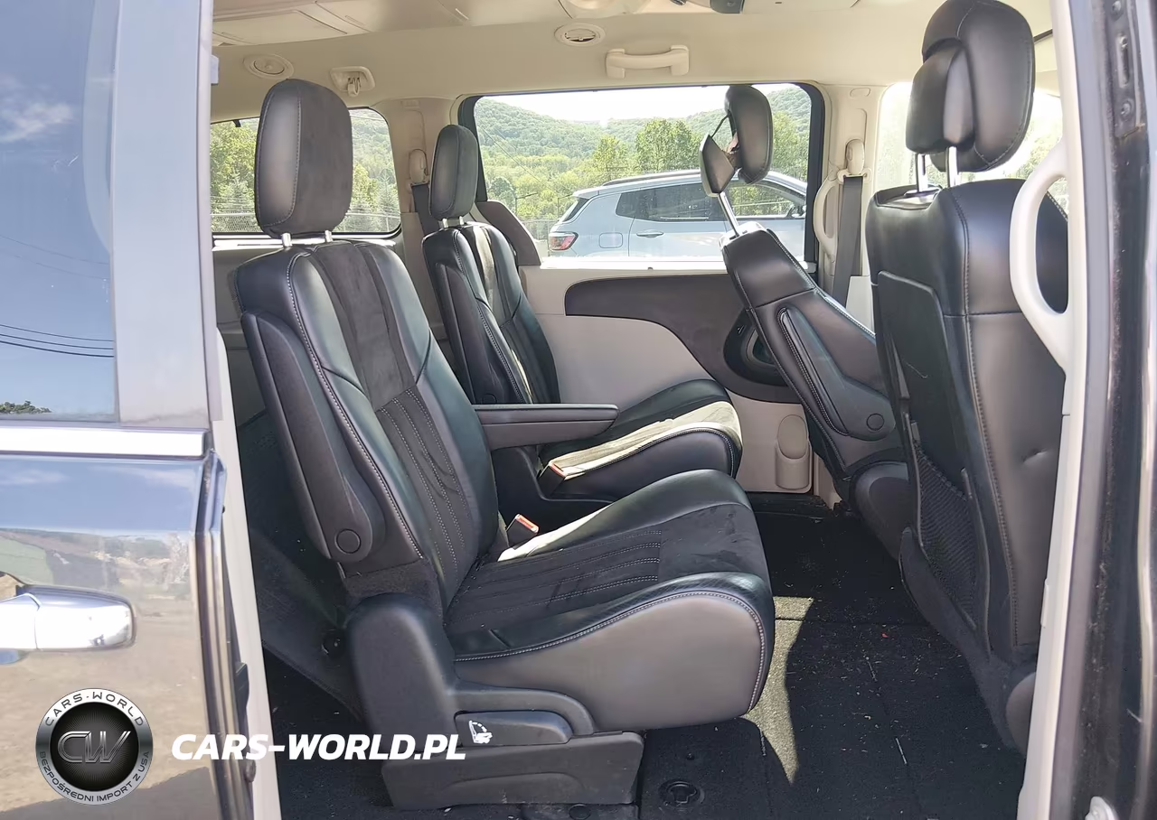 2014 Chrysler Town & Country Touring-L 30Th Anniversary VIN:2C4RC1CG3ER454124 - 8