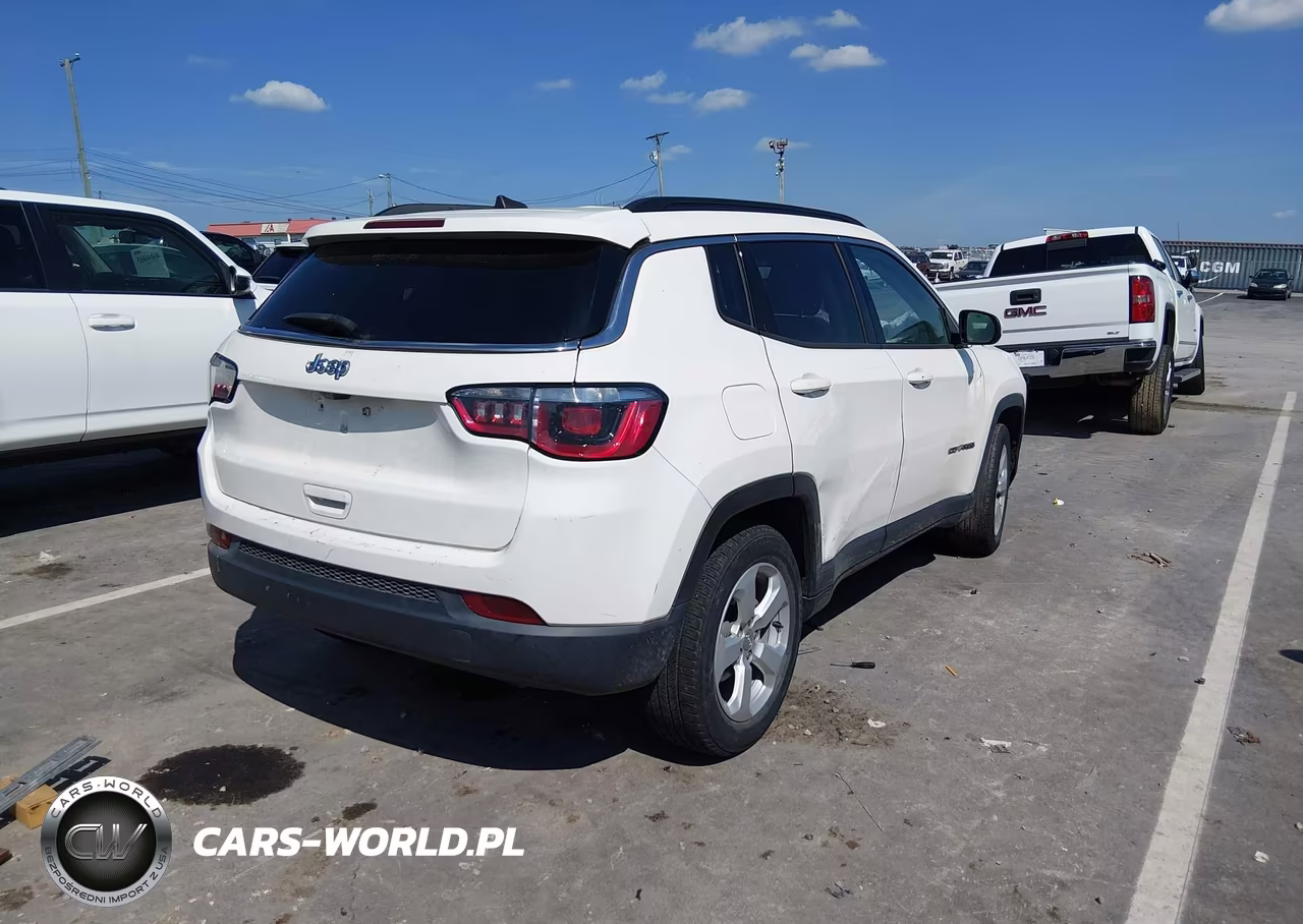 2018 Jeep Compass Latitude VIN:3C4NJCBB1JT293303 - 4